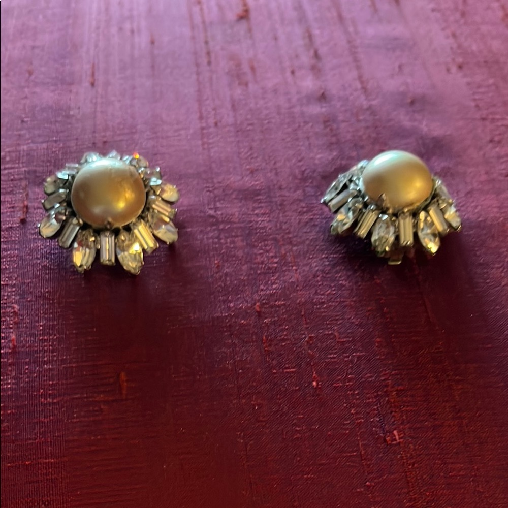 Elegant Pearl and Crystal Stud Earrings